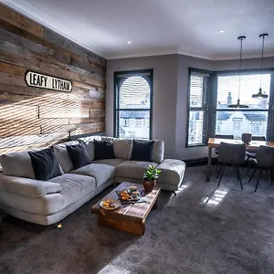  Apartment Newly Refurbished, Apt With Free Parking