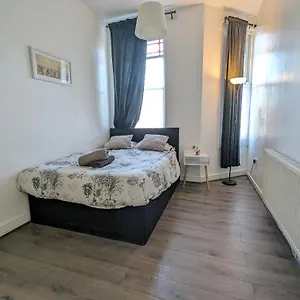 2 Bedroom In A Supurb Area Of Cardiff